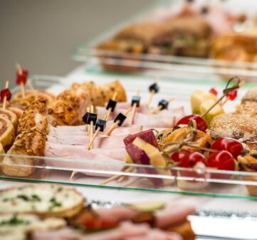 Jak dostosować catering firmowy do różnych diet i preferencji pracowników?